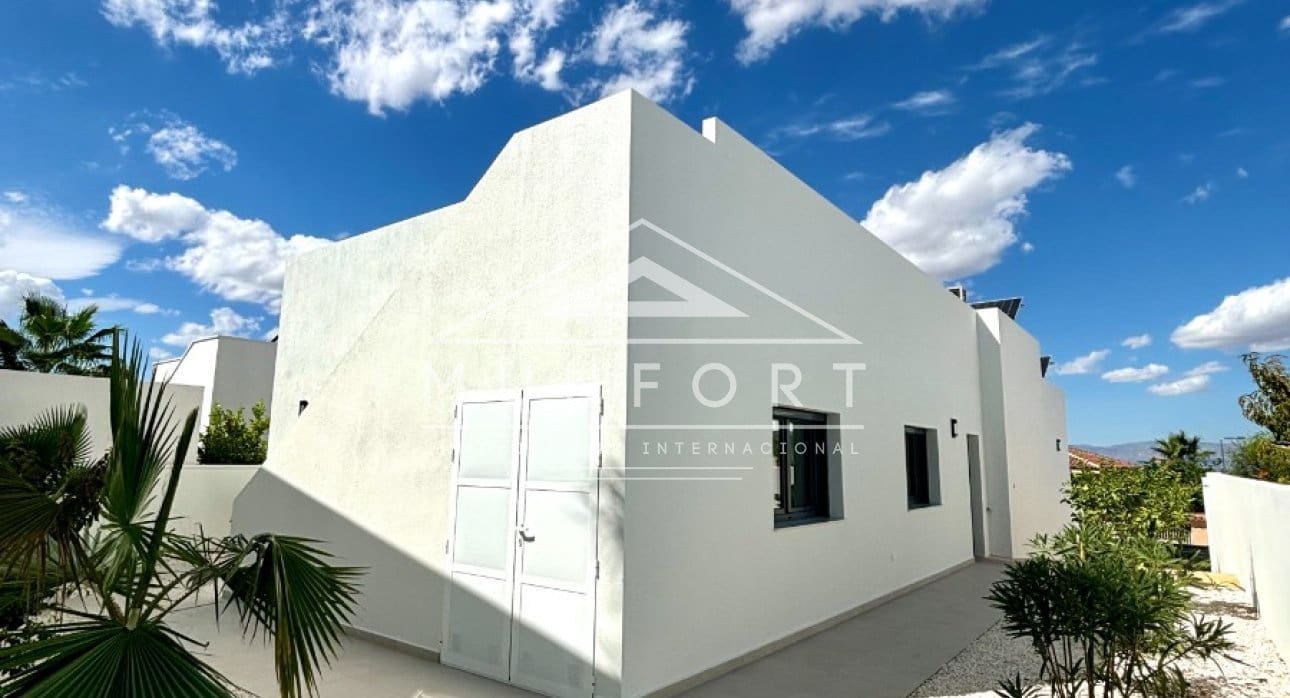 Chalet de 3 habitaciones en Benijófar en venta con piscina - 478.732 € (Ref: 9263424)