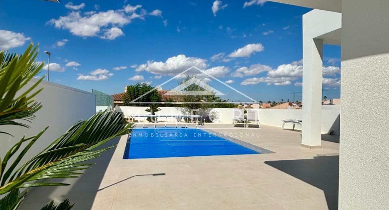 Chalet de 3 habitaciones en Benijófar en venta con piscina - 478.732 € (Ref: 9263424)