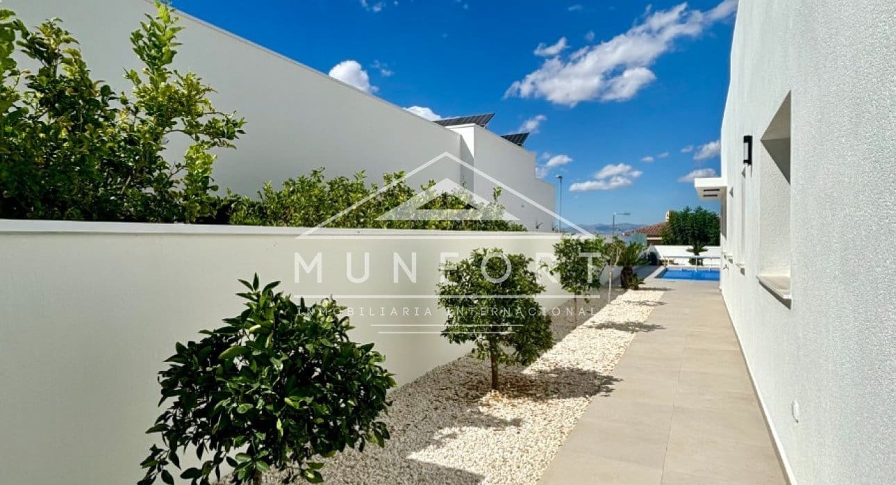 Chalet de 3 habitaciones en Benijófar en venta con piscina - 478.732 € (Ref: 9263424)