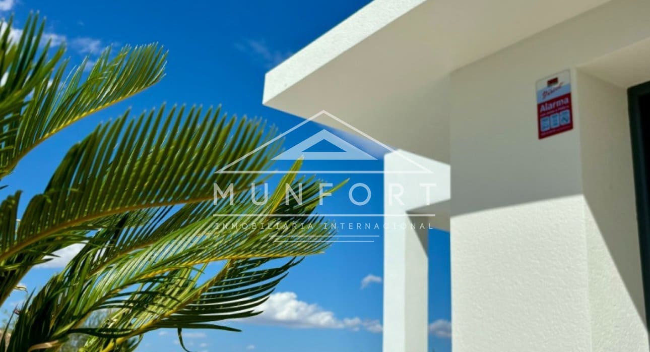 Chalet de 3 habitaciones en Benijófar en venta con piscina - 478.732 € (Ref: 9263424)