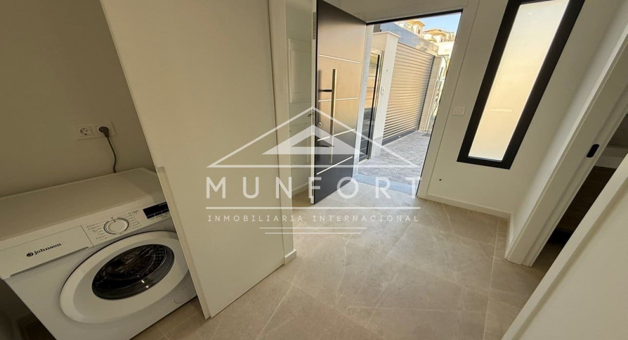 4 soveværelse Villa til salg i Guardamar del Segura med swimmingpool - € 507.000 (Ref: 9263425)