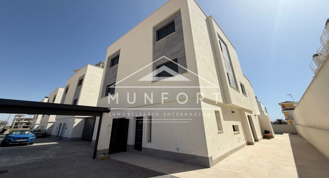 4 soveværelse Villa til salg i Guardamar del Segura med swimmingpool - € 507.000 (Ref: 9263425)