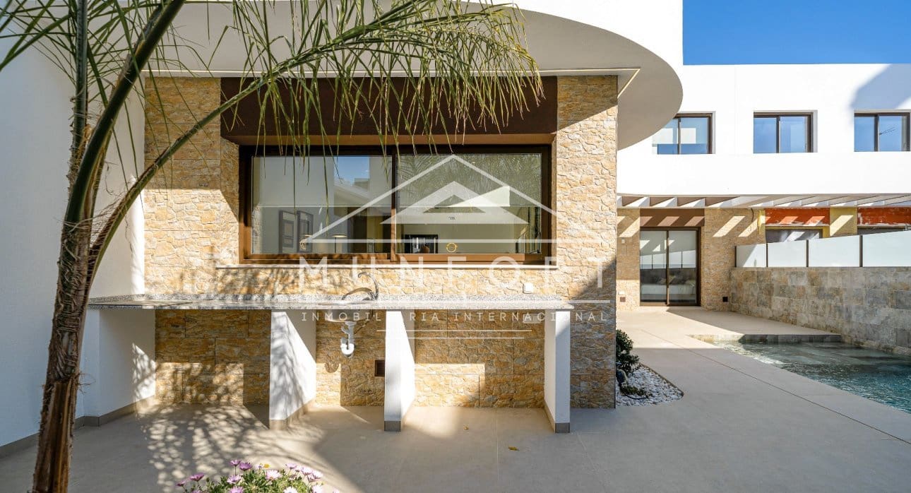 3 bedroom Villa for sale in Rojales with pool - € 399,000 (Ref: 9263427)