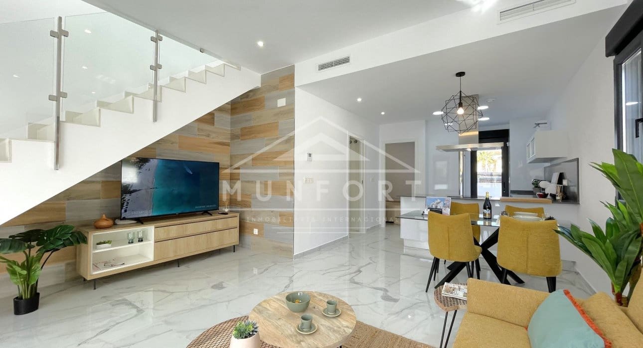 3 bedroom Villa for sale in Torrevieja with pool - € 409,000 (Ref: 9267816)