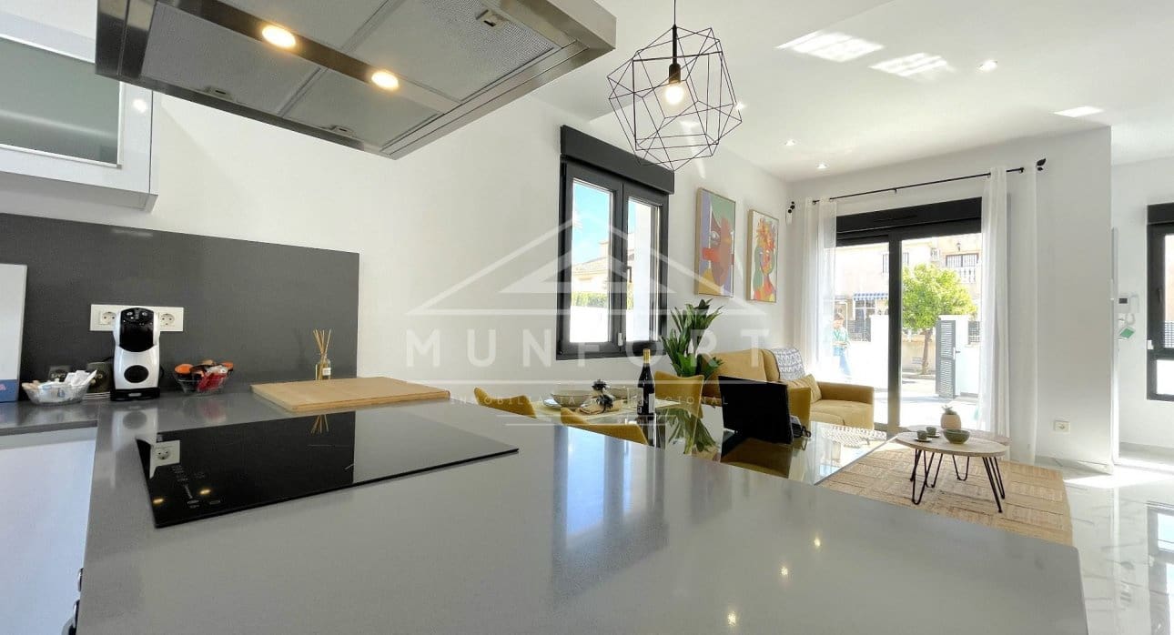 3 bedroom Villa for sale in Torrevieja with pool - € 409,000 (Ref: 9267816)