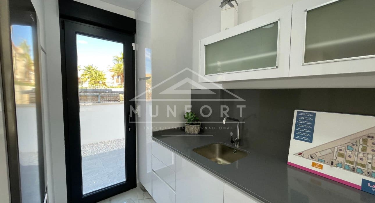 3 bedroom Villa for sale in Torrevieja with pool - € 409,000 (Ref: 9267816)