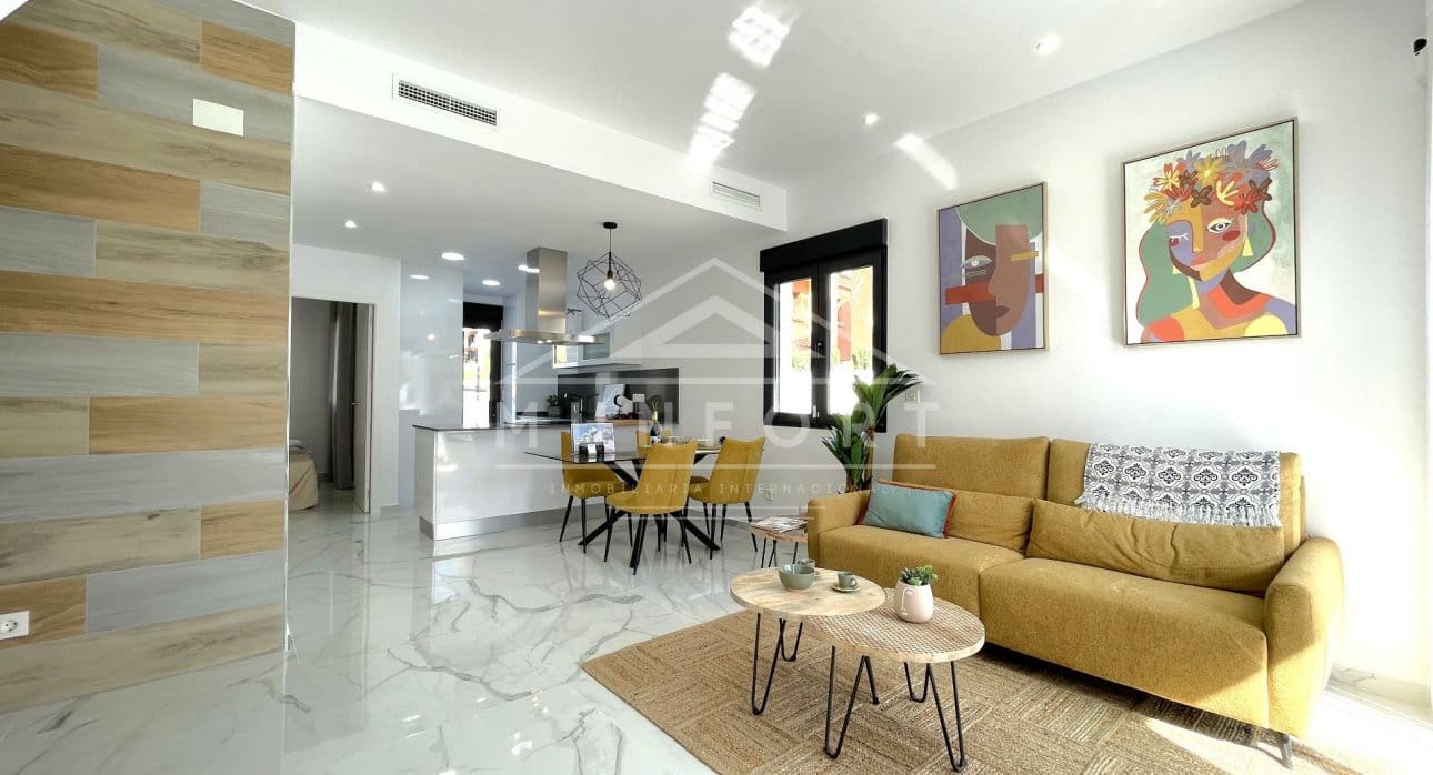 3 bedroom Villa for sale in Torrevieja with pool - € 409,000 (Ref: 9267816)