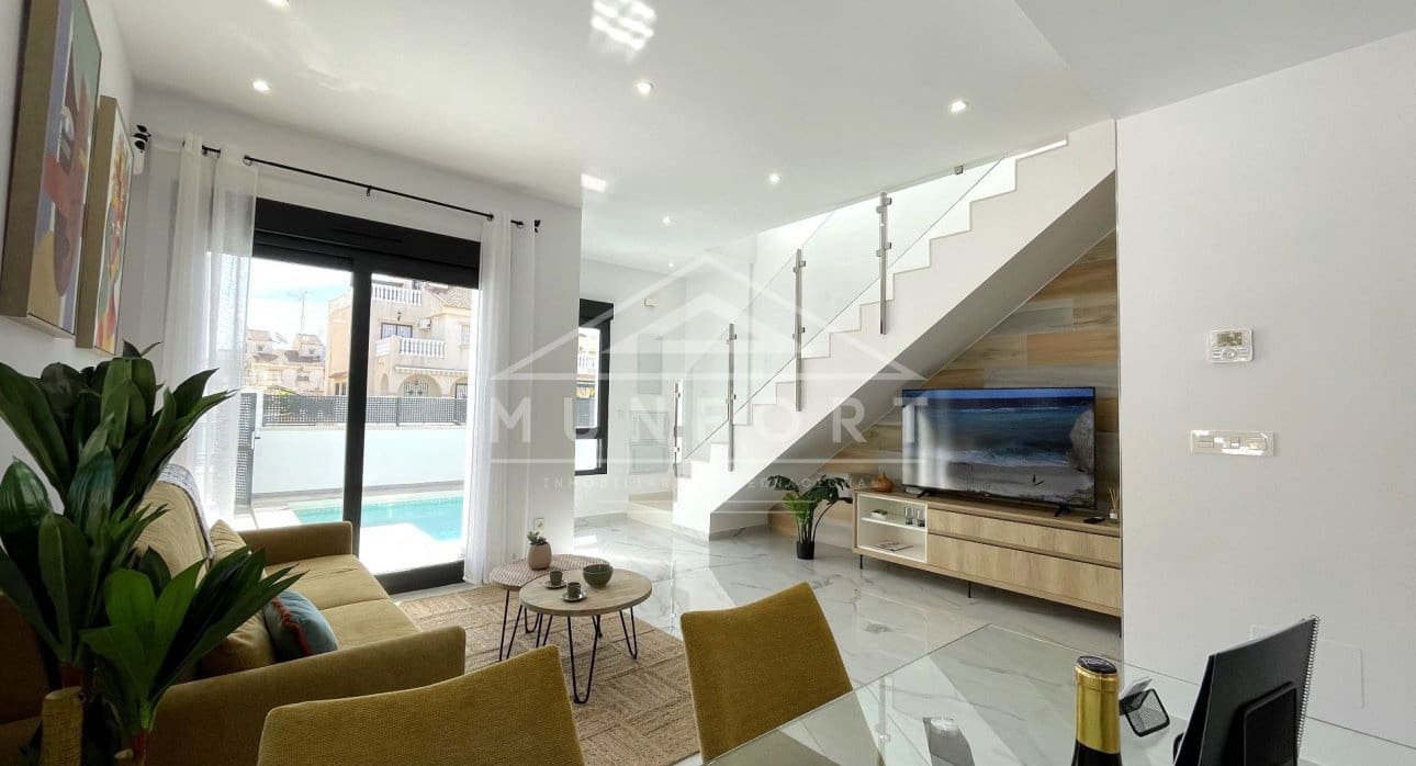 3 bedroom Villa for sale in Torrevieja with pool - € 409,000 (Ref: 9267816)