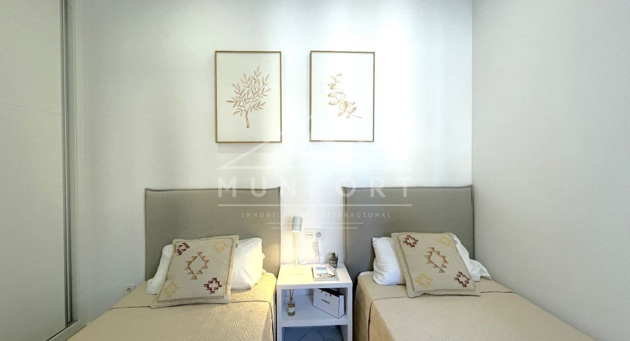 3 bedroom Villa for sale in Torrevieja with pool - € 409,000 (Ref: 9267816)