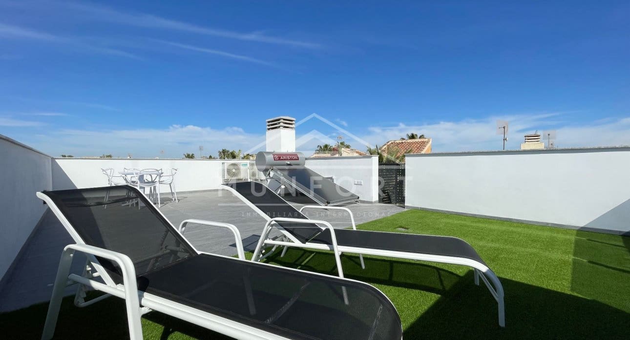 3 bedroom Villa for sale in Torrevieja with pool - € 409,000 (Ref: 9267816)