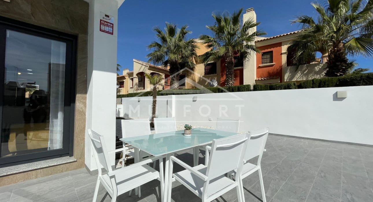 3 bedroom Villa for sale in Torrevieja with pool - € 409,000 (Ref: 9267816)