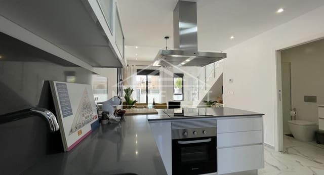 3 quarto Moradia para venda em El Chaparral - La Siesta - La Torreta, Torrevieja com piscina - 409 000 € (Ref: 9267816)