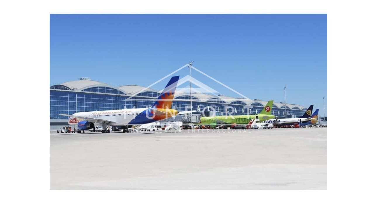 Bungalow de 2 habitaciones en Torrevieja en venta con piscina - 299.000 € (Ref: 9267821)