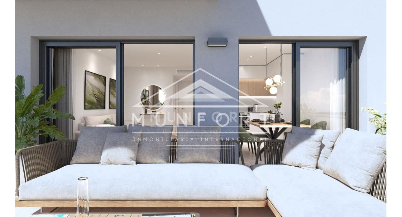 Bungalow de 2 habitaciones en Torrevieja en venta con piscina - 299.000 € (Ref: 9267821)