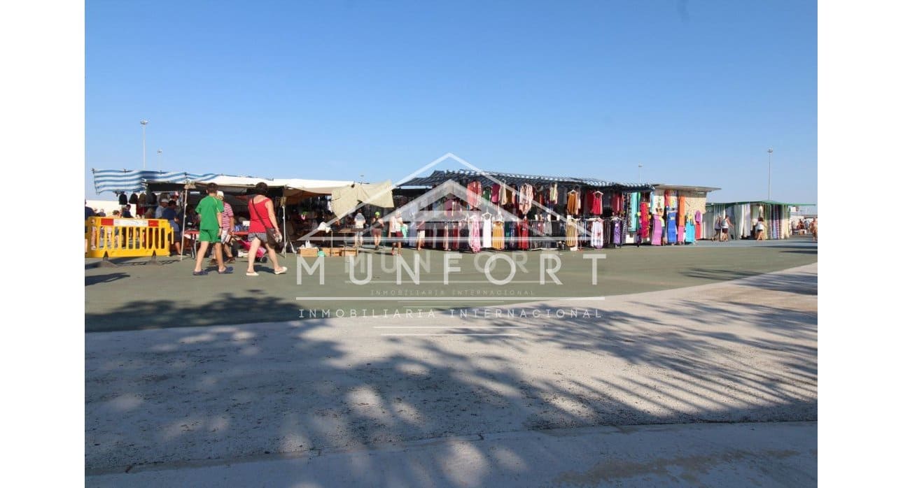 Bungalow de 2 habitaciones en Torrevieja en venta con piscina - 299.000 € (Ref: 9267821)