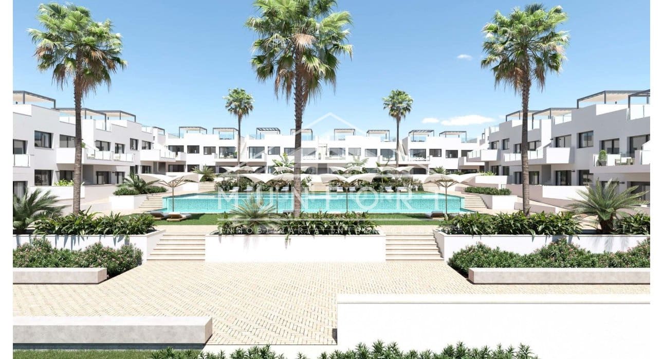 Bungalow de 2 habitaciones en Torrevieja en venta con piscina - 299.000 € (Ref: 9267821)