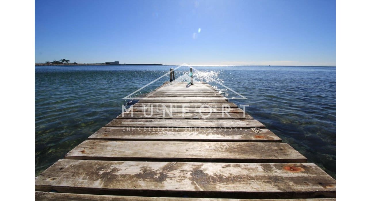 Bungalow de 2 habitaciones en Torrevieja en venta con piscina - 299.000 € (Ref: 9267821)