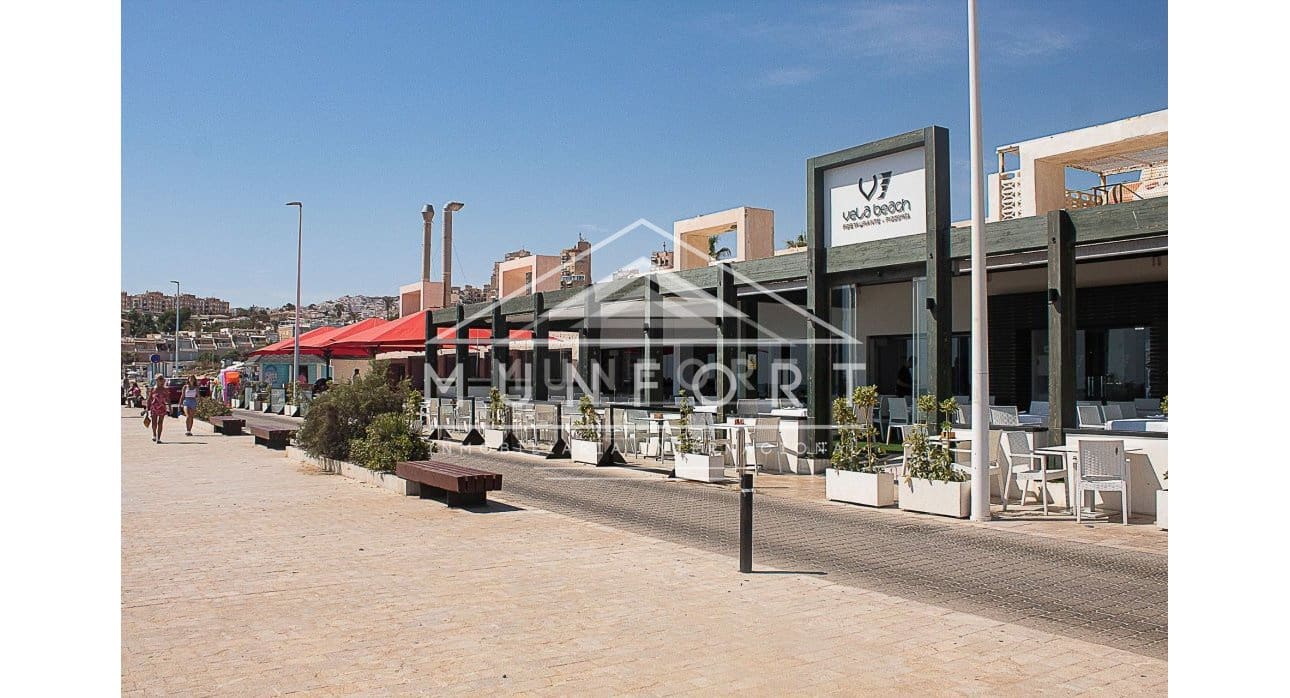 Bungalow de 2 habitaciones en Torrevieja en venta con piscina - 299.000 € (Ref: 9267821)