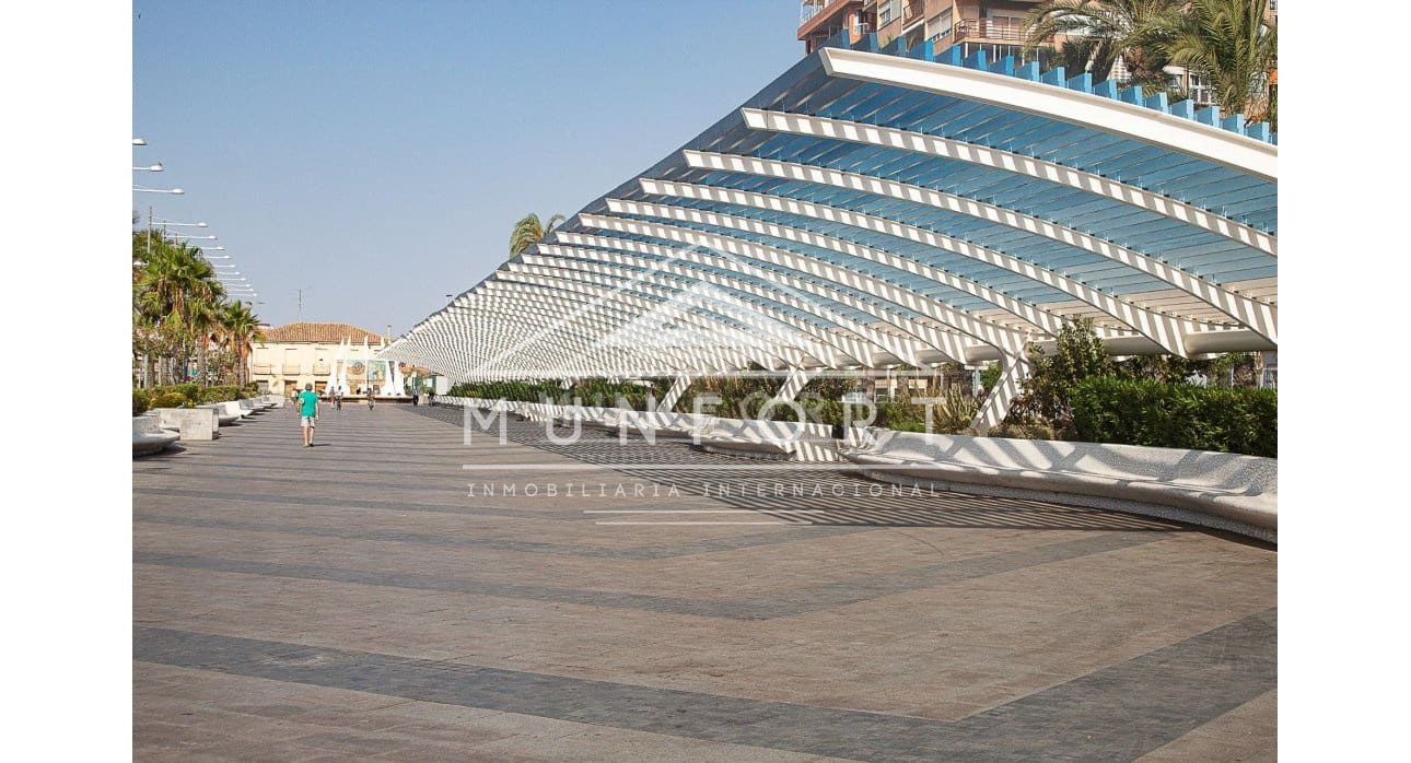 Bungalow de 2 habitaciones en Torrevieja en venta con piscina - 299.000 € (Ref: 9267821)