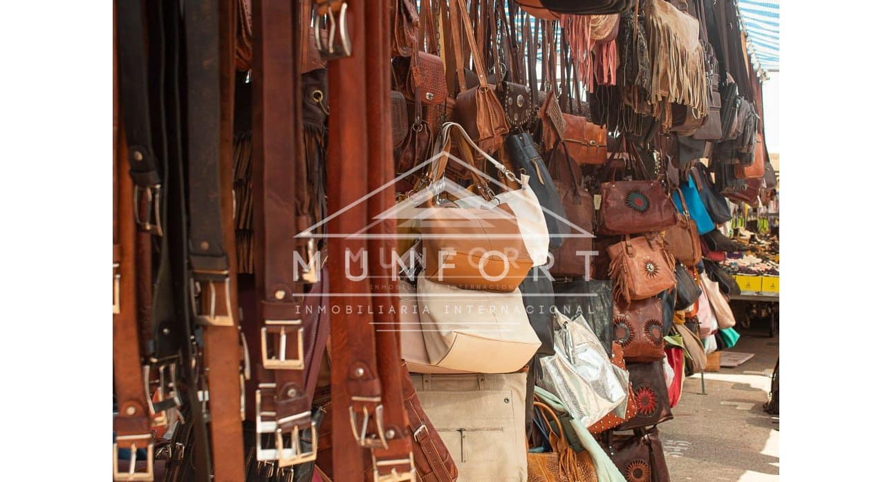 Bungalow de 2 habitaciones en Torrevieja en venta con piscina - 299.000 € (Ref: 9267821)