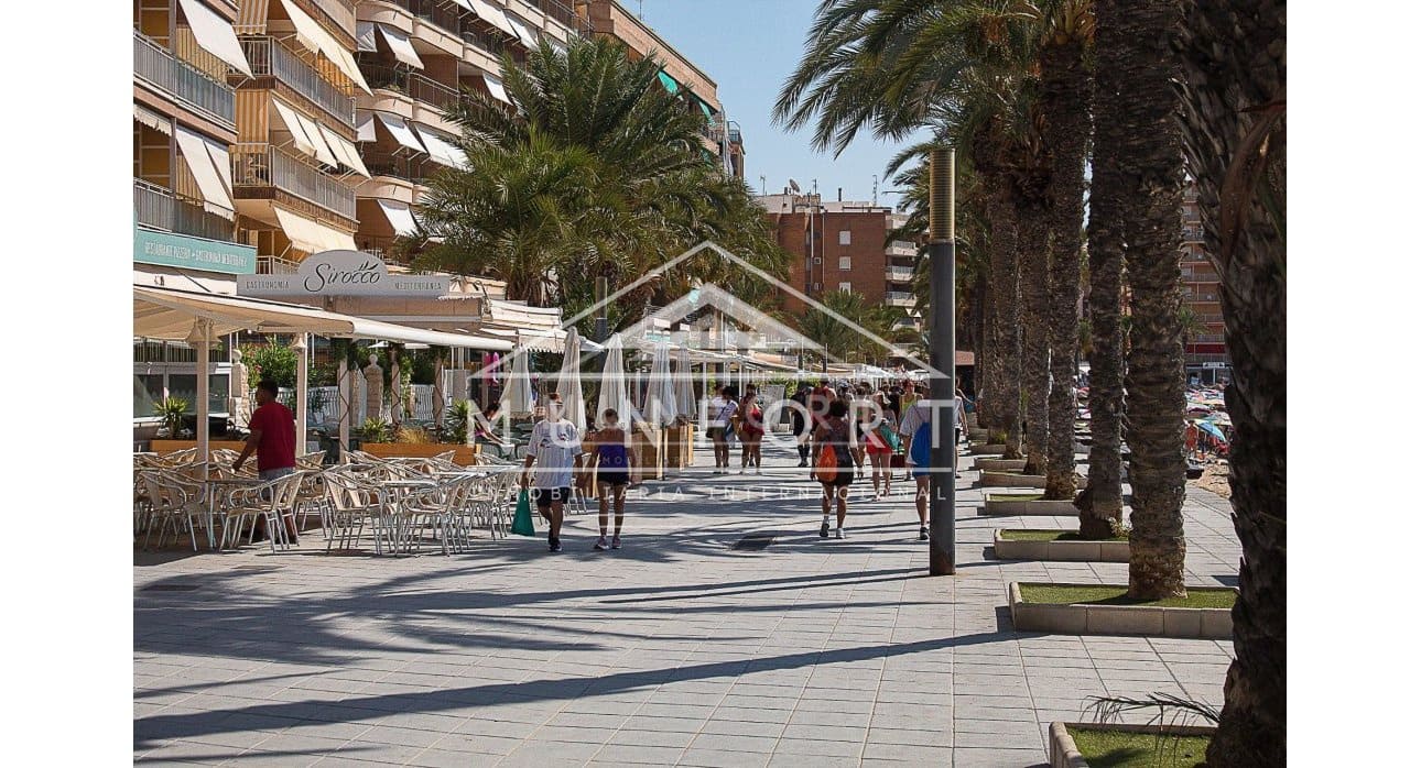 Bungalow de 2 habitaciones en Torrevieja en venta con piscina - 299.000 € (Ref: 9267821)