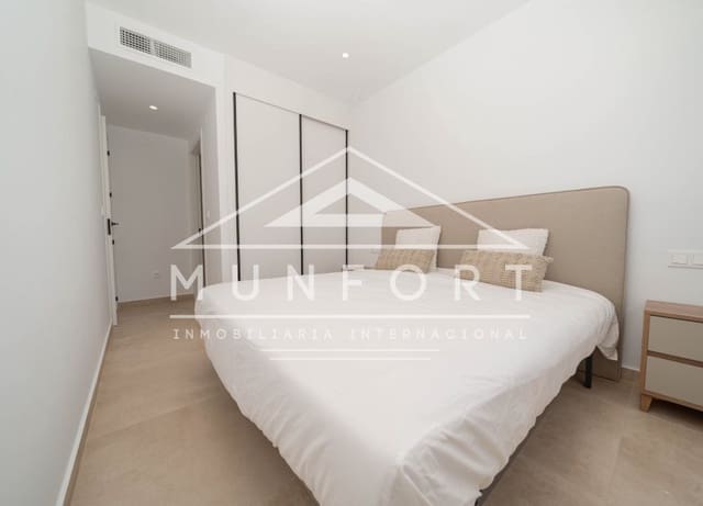 Bungalow de 2 habitaciones en Torrevieja en venta con piscina - 299.900 € (Ref: 9267821)