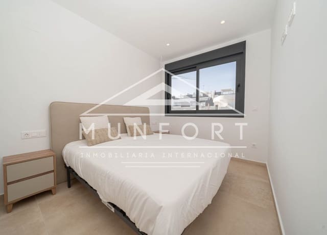 Bungalow de 2 habitaciones en Torrevieja en venta con piscina - 299.900 € (Ref: 9267821)