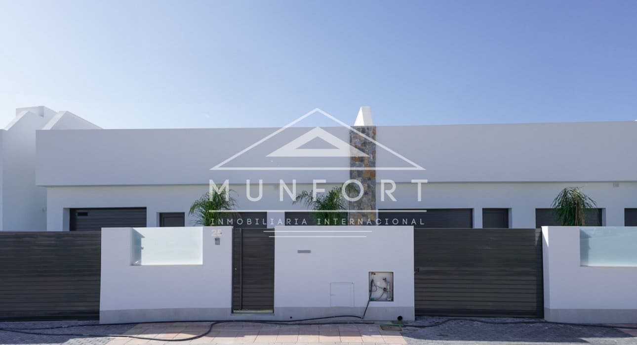 3 soveværelse Villa til salg i Los Alcazares med swimmingpool - € 499.900 (Ref: 9267825)