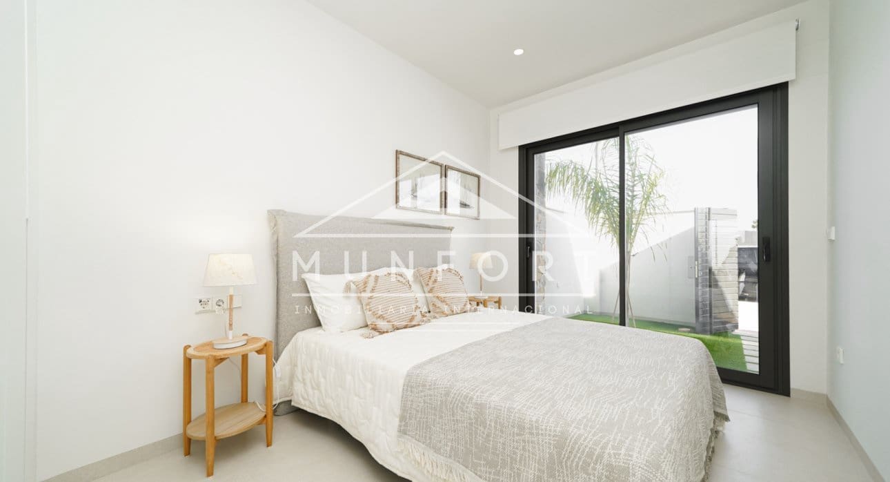 3 soveværelse Villa til salg i Los Alcazares med swimmingpool - € 499.900 (Ref: 9267825)