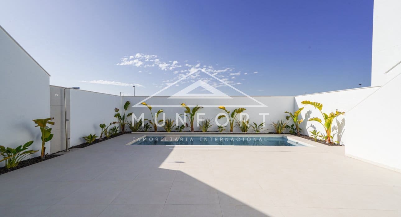 3 soveværelse Villa til salg i Los Alcazares med swimmingpool - € 499.900 (Ref: 9267825)