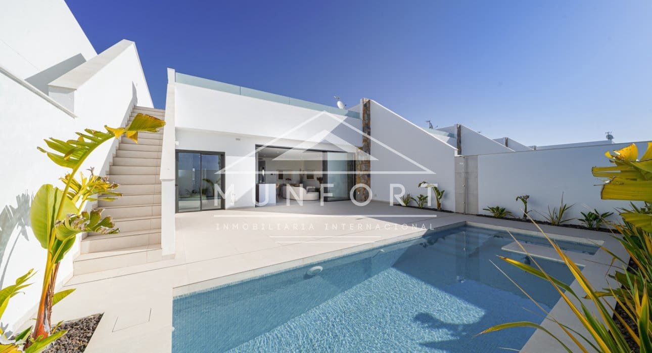 3 soveværelse Villa til salg i Los Alcazares med swimmingpool - € 499.900 (Ref: 9267825)