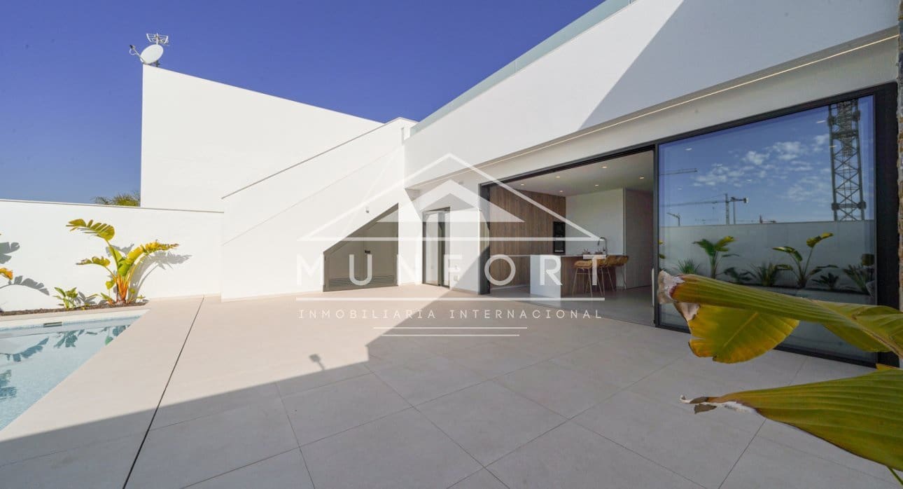 3 soveværelse Villa til salg i Los Alcazares med swimmingpool - € 499.900 (Ref: 9267825)