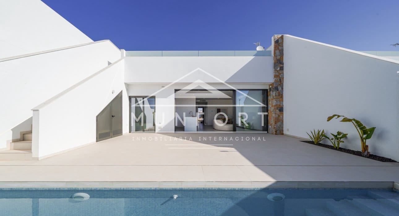 3 soveværelse Villa til salg i Los Alcazares med swimmingpool - € 499.900 (Ref: 9267825)