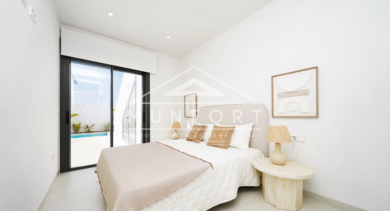 3 soveværelse Villa til salg i Los Alcazares med swimmingpool - € 499.900 (Ref: 9267825)