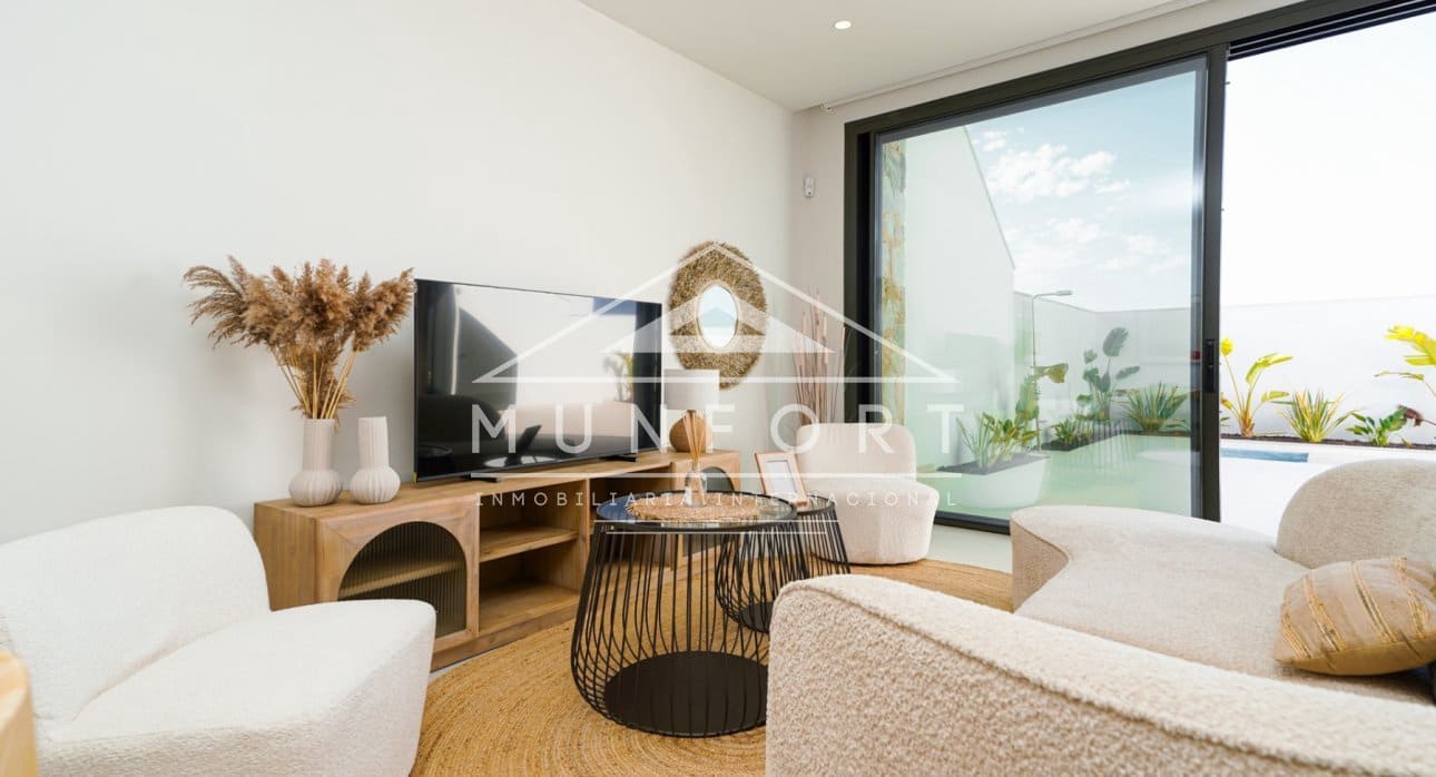 3 soveværelse Villa til salg i Los Alcazares med swimmingpool - € 499.900 (Ref: 9267825)