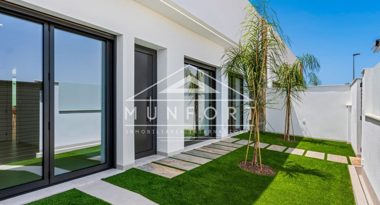 3 soveværelse Villa til salg i Los Alcazares med swimmingpool - € 499.900 (Ref: 9267825)