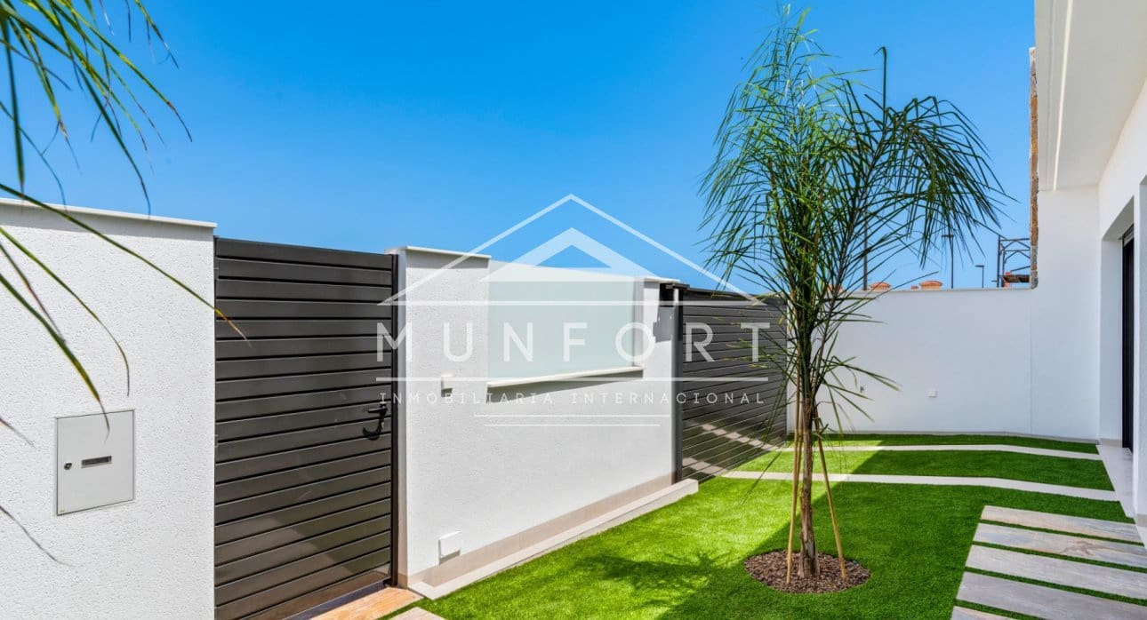 3 soveværelse Villa til salg i Los Alcazares med swimmingpool - € 499.900 (Ref: 9267825)