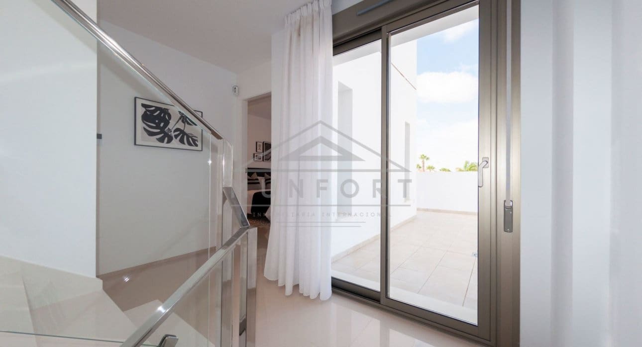 3 bedroom Villa for sale in Los Alcazares with pool - € 544,841 (Ref: 9267832)