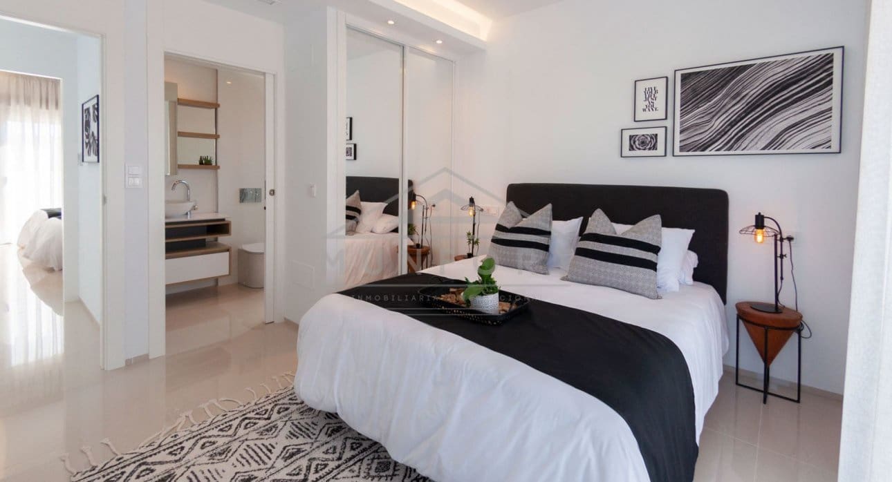 3 bedroom Villa for sale in Los Alcazares with pool - € 544,841 (Ref: 9267832)