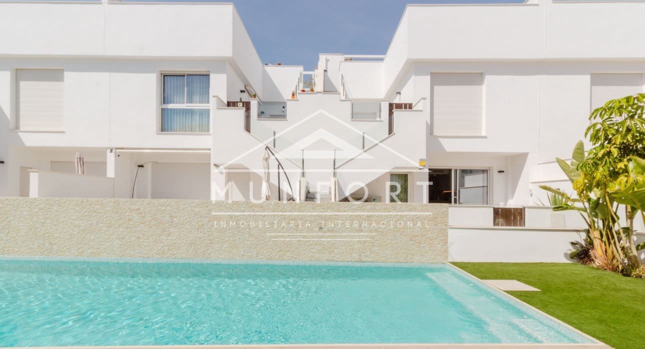 2 soveværelse Bungalow til salg i Pilar de la Horadada med swimmingpool - € 319.900 (Ref: 9267835)