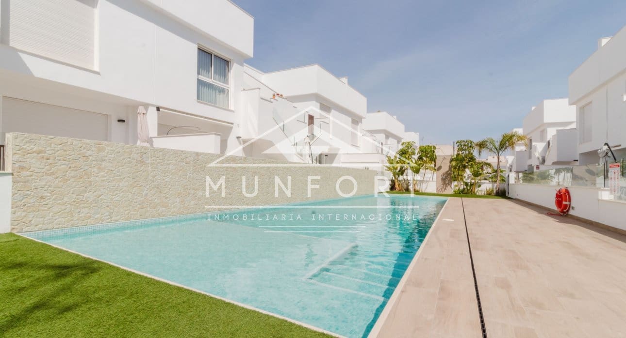 2 soveværelse Bungalow til salg i Pilar de la Horadada med swimmingpool - € 319.900 (Ref: 9267835)