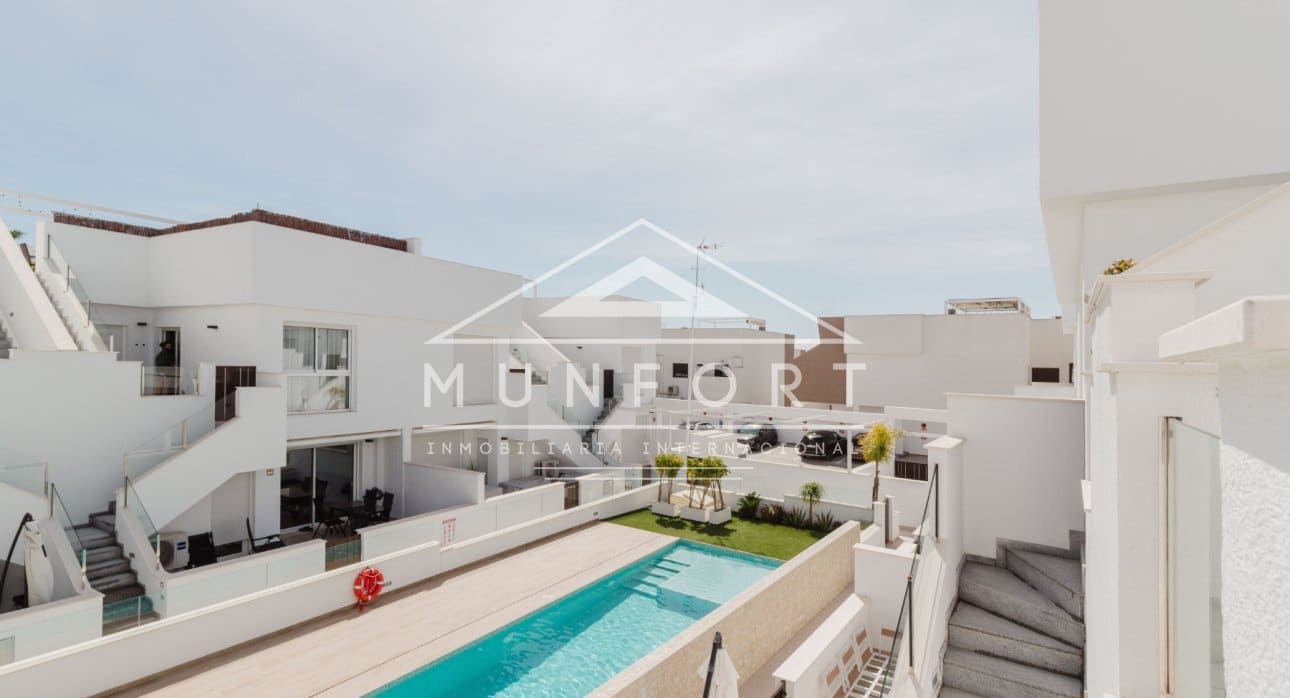 2 soveværelse Bungalow til salg i Pilar de la Horadada med swimmingpool - € 319.900 (Ref: 9267835)