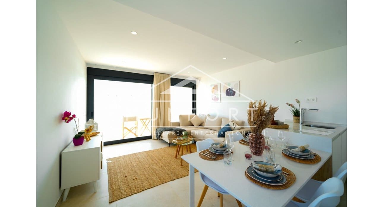 3 Zimmer Villa zu verkaufen in Santiago de la Ribera mit Pool - 350.000 € (Ref: 9270317)