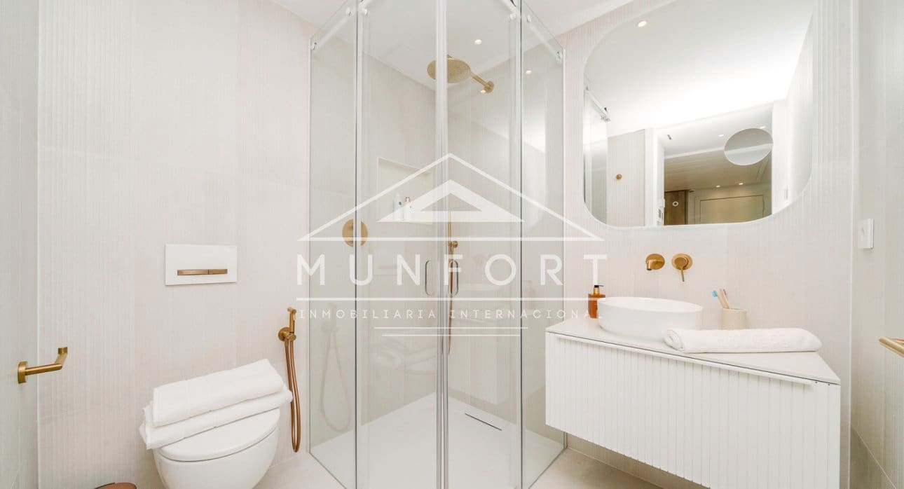 Apartamento de 2 habitaciones en La Manga del Mar Menor en venta con piscina - 599.000 € (Ref: 9270324)