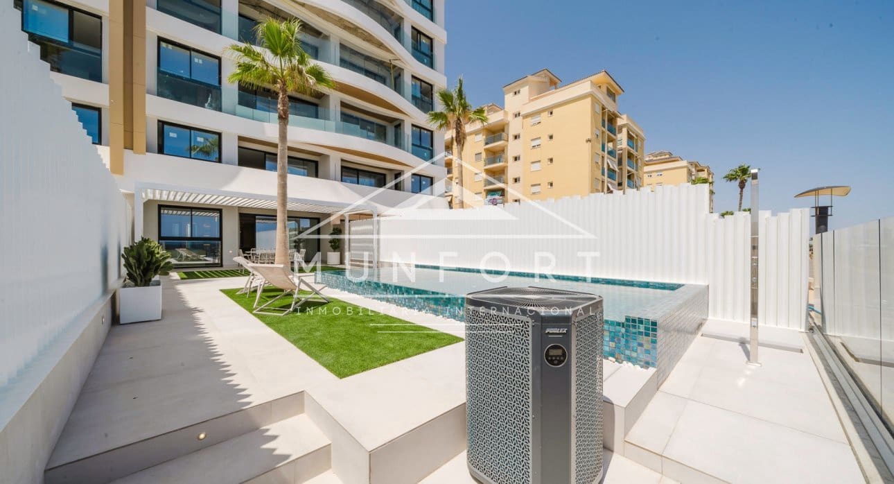 Apartamento de 2 habitaciones en La Manga del Mar Menor en venta con piscina - 599.000 € (Ref: 9270324)