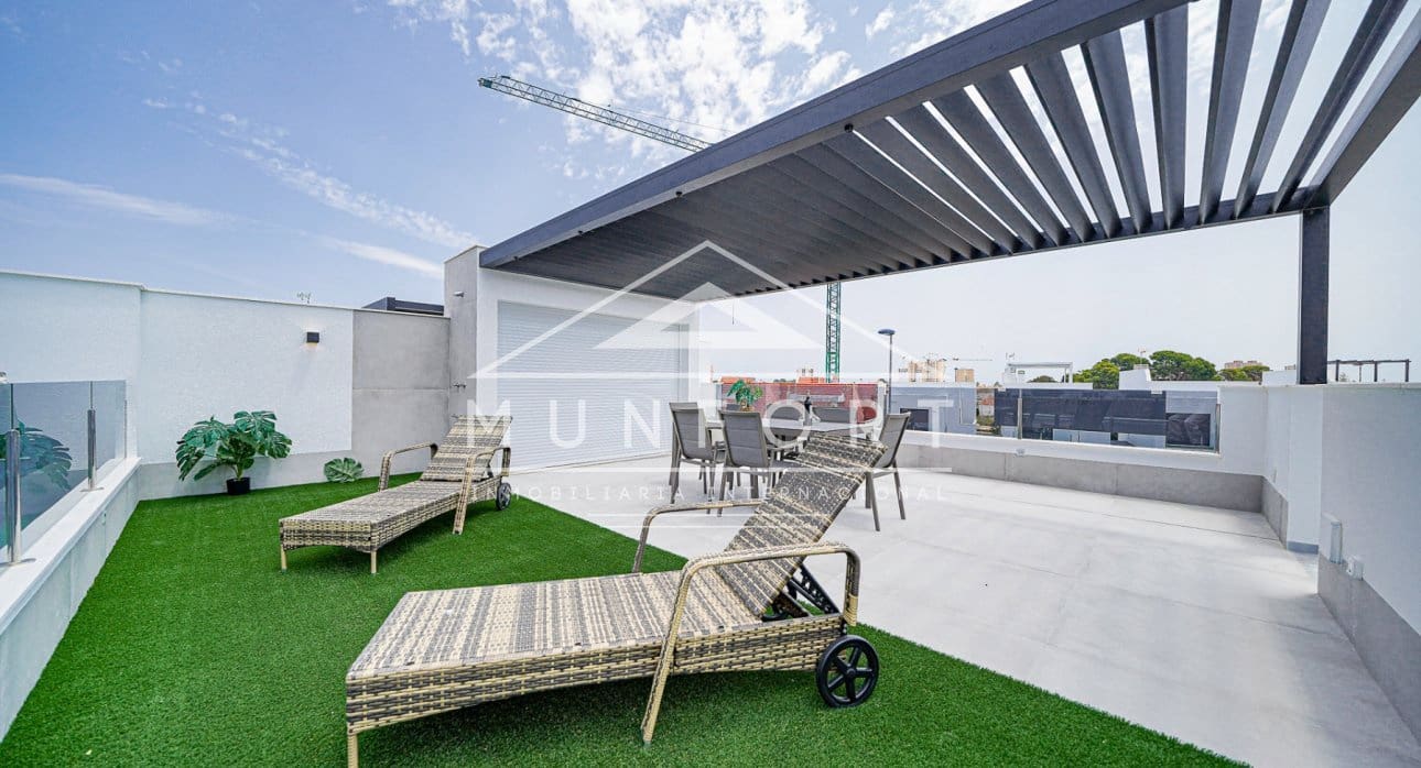 Bungalow de 3 habitaciones en San Pedro del Pinatar en venta con piscina - 409.000 € (Ref: 9270327)