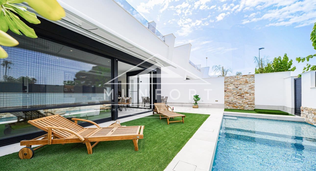 Bungalow de 3 habitaciones en San Pedro del Pinatar en venta con piscina - 409.000 € (Ref: 9270327)