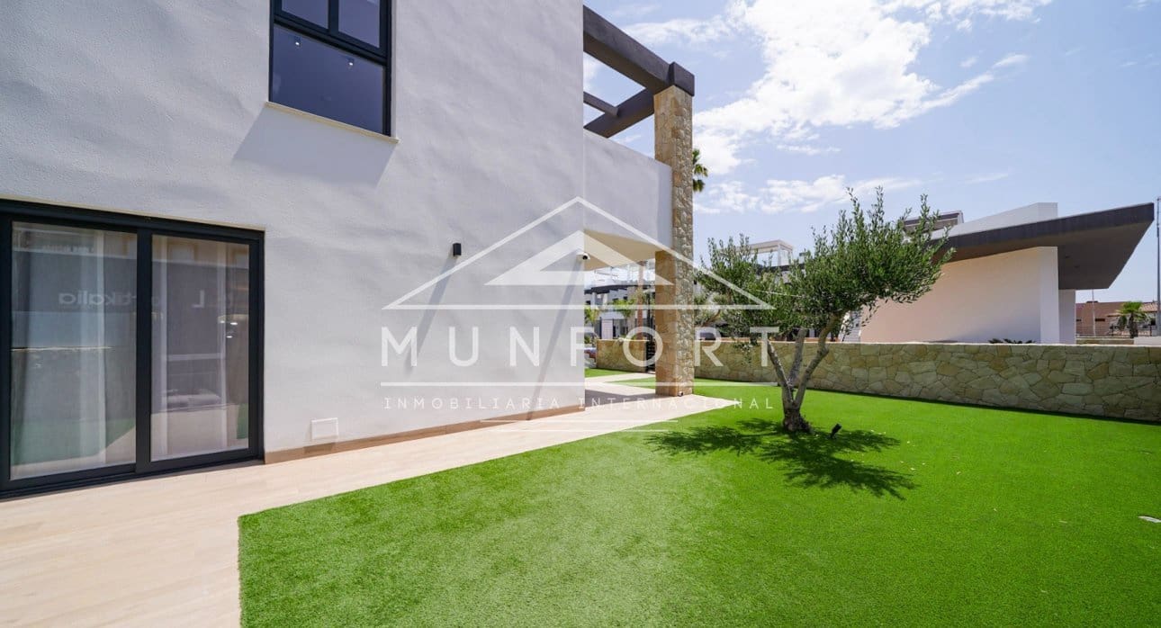 3 bedroom Bungalow for sale in Pilar de la Horadada with pool - € 305,000 (Ref: 9270330)