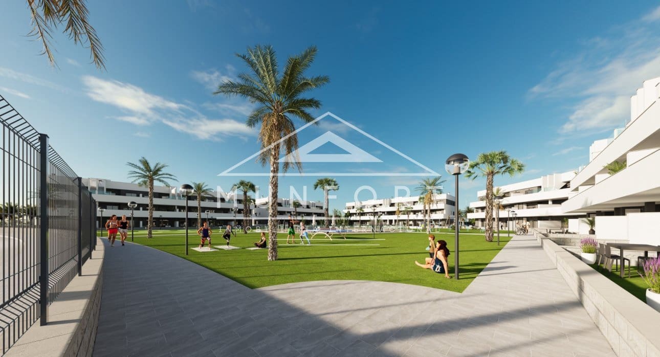 2 quarto Apartamento para venda em Guardamar del Segura com piscina - 222 000 € (Ref: 9270332)