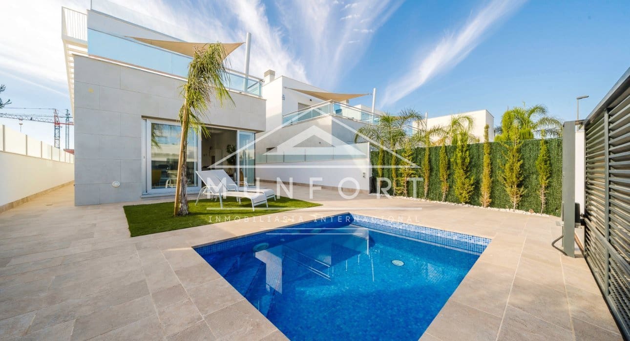 3 bedroom Villa for sale in Los Alcazares with pool - € 445,000 (Ref: 9270343)